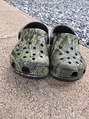 Toddler Crocs Classic Clog in Green Camo - Size 8